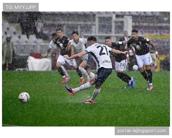 消息：莱斯特城有意引进意甲都灵后卫，以增强防线混合防守能力